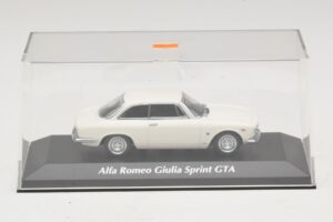 Alfa Romeo Giulia Sprint GTA Blanc Maxichamps 1:43 940120441 Métal — image 4 sur 5