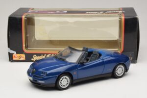 Alfa Romeo Spider 916 Bleu Maisto 1:18 31831 Métal — image 8 sur 8