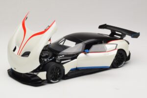 Aston Martin Vulcan Stratus White Avec Rayures Bleues et Rouges AUTOart 1:18 70261 Composite — image 2 sur 8