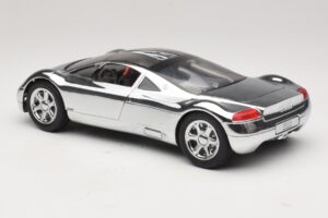Audi Avus Quattro Chrome Silver Revell 1:18 08830 Métal — image 7 sur 8
