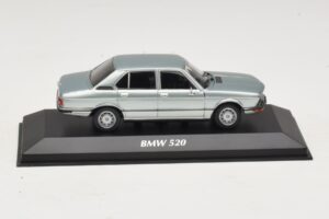 BMW 520 E12 Bleu Clair Métallisé Maxichamps 1:43 940023002 Métal