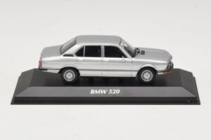 BMW 520 E12 Argent Maxichamps 1:43 940023000 Métal