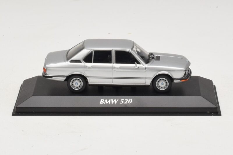 BMW 520 E12 Argent Maxichamps 1:43 940023000 Métal