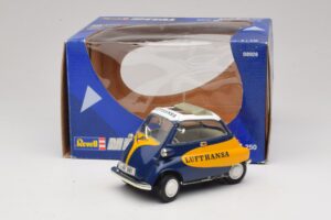 BMW Isetta 250 Lufthansa Revell 1:18 08926 Métal — image 8 sur 8
