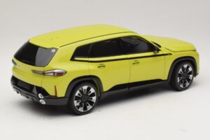 BMW XM G09 Jaune Minichamps 1:18 110023302 Métal — image 3 sur 8
