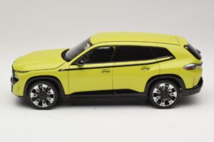 BMW XM G09 Jaune Minichamps 1:18 110023302 Métal — image 4 sur 8