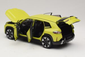 BMW XM G09 Jaune Minichamps 1:18 110023302 Métal — image 5 sur 8