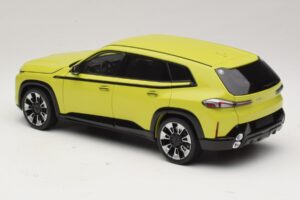 BMW XM G09 Jaune Minichamps 1:18 110023302 Métal — image 7 sur 8