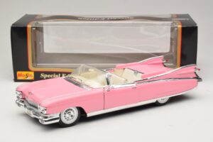 Cadillac Eldorado Biarritz Rose Maisto 1:18 31813-P1 Métal — image 8 sur 8