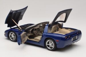 Chevrolet Corvette C5 Commemorative Edition Bleu AUTOart 1:18 71157 Métal — image 6 sur 9
