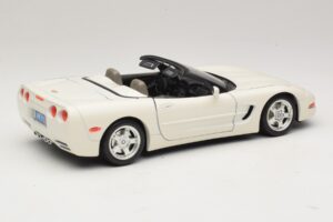 Chevrolet Corvette C5 Cabriolet Blanc Bburago 1:18 3076-P1 Métal — image 3 sur 8