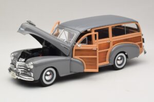 Chevrolet Fleetmaster Woody Gris Maisto 1:18 31854 Métal — image 2 sur 8