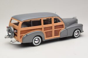 Chevrolet Fleetmaster Woody Gris Maisto 1:18 31854 Métal — image 3 sur 8