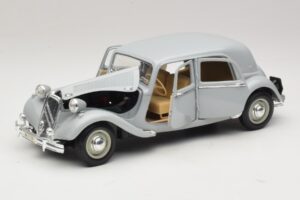 Citroen 15CV Six Gris Maisto 1:18 31837 Métal — image 2 sur 8