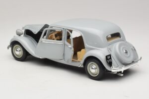 Citroen 15CV Six Gris Maisto 1:18 31837 Métal — image 5 sur 8