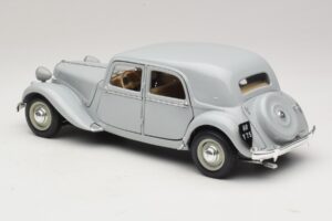 Citroen 15CV Six Gris Maisto 1:18 31837 Métal — image 7 sur 8
