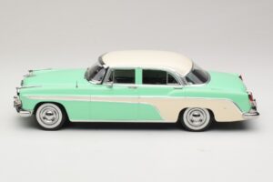DeSoto Fireflite Sedan Vert Clair & Crème KK-Scale 1:18 KKDC181543 Métal — image 3 sur 6