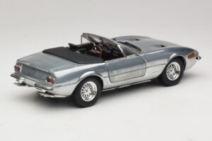 Ferrari 365 GTS Chrome Silver Hot Wheels 1:18 25738 Métal — image 3 sur 8