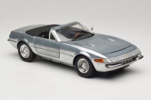 Ferrari 365 GTS Chrome Silver Hot Wheels 1:18 25738 Métal — image 6 sur 8