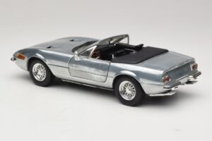 Ferrari 365 GTS Chrome Silver Hot Wheels 1:18 25738 Métal — image 7 sur 8