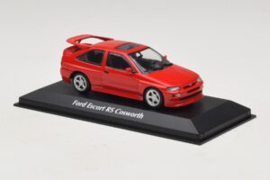 Ford Escort RS Cosworth Rouge Maxichamps 1:43 940082100 Métal — image 3 sur 5