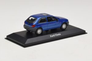 Ford Fiesta Mk4 Bleu Métallisé Maxichamps 1:43 940085061 Métal — image 2 sur 5