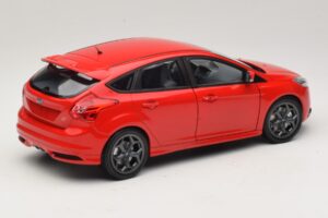 Ford Focus ST Mk2 Rouge Minichamps 1:18 110082002 Métal — image 3 sur 8