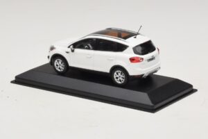 Ford Kuga Mk1 Blanc Édition Concessionnaire Minichamps 1:43 KUGA002 Métal — image 3 sur 5