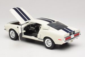 Ford Shelby GT500KR Blanc Road Legends 1:18 92168 Métal — image 5 sur 8