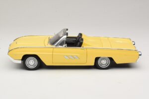 Ford Thunderbird Cabriolet Jaune Anson 1:18 30334-P1 Métal — image 4 sur 8