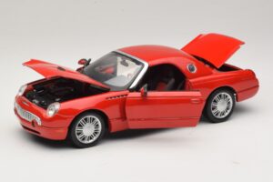 Ford Thunderbird Rouge Maisto 1:18 31620 Métal — image 2 sur 8