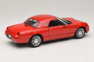 Ford Thunderbird Rouge Maisto 1:18 31620 Métal — image 3 sur 8