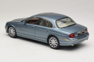Jaguar S-Type X200 Bleu Maisto 1:18 31865 Métal — image 7 sur 8