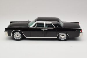 Lincoln Continental Noir KK-Scale 1:18 KKDC181483 Métal — image 3 sur 6