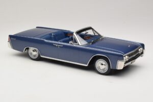 Lincoln Continental Convertible Bleu Métallisé The Lincoln Lawyer KK-Scale 1:18 KKDC181522 Métal — image 5 sur 7