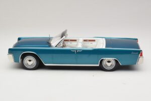 Lincoln Continental Convertible Turquoise Métallisé KK-Scale 1:18 KKDC181524 Métal — image 4 sur 7