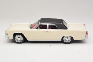 Lincoln Continental Convertible Blanc John F. Kennedy KK-Scale 1:18 KKDC181523 Métal — image 4 sur 7