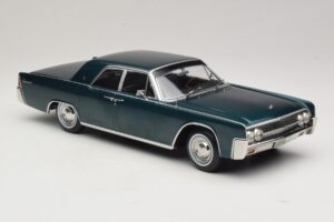 Lincoln Continental Vert Foncé Métallisé Matrix Reloaded & Revolutions KK-Scale 1:18 KKDC181481 Métal — image 4 sur 6