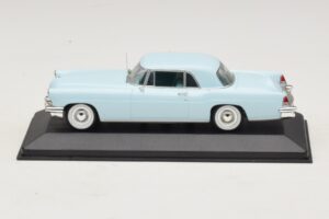 Lincoln Continental Mark II Bleu Clair Minichamps 1:43 Lincoln Continental Mark II Bleu Clair Minichamps 1:43 400082304 Métal