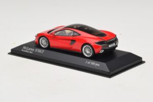 McLaren 570GT Vermillion Red Minichamps 1:43 537154522 Métal — image 3 sur 5