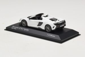 McLaren 675LT Spider Silica White Minichamps 1:43 537154432 Métal — image 3 sur 5