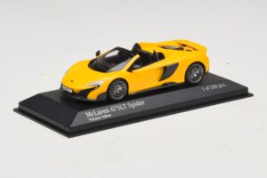 McLaren 675LT Spider Volcano Yellow Minichamps 1:43 537154430 Métal — image 2 sur 5