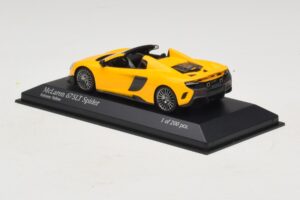 McLaren 675LT Spider Volcano Yellow Minichamps 1:43 537154430 Métal — image 3 sur 5