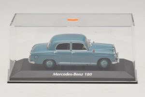 Mercedes 180 W120 Bleu Maxichamps 1:43 940033102 Métal — image 4 sur 5