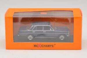 Mercedes 200D W115 Bleu Maxichamps 1:43 940034000 Métal — image 5 sur 5
