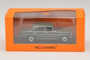 Mercedes 200D W115 Vert Foncé Maxichamps 1:43 940034001 Métal — image 5 sur 5