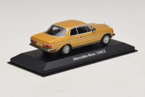Mercedes 230 CE C123 Or Métallisé Maxichamps 1:43 940032220 Métal — image 2 sur 5