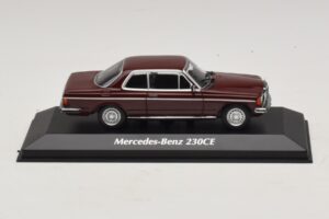 Mercedes 230 CE C123 Rouge Maxichamps 1:43 940032221 Métal