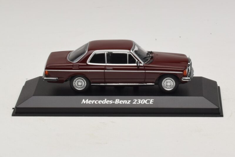 Mercedes 230 CE C123 Rouge Maxichamps 1:43 940032221 Métal