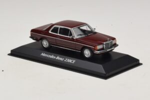 Mercedes 230 CE C123 Rouge Maxichamps 1:43 940032221 Métal — image 3 sur 5